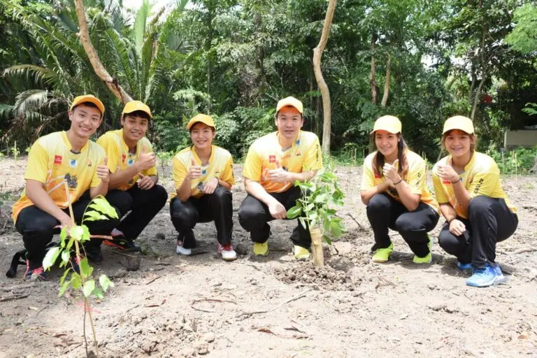 โรงเรียนแบดมินตันบ้านทองหยอดร่วมกับบางจากทำกิจกรรม“พัฒนาพื้นที่สีเขียวเพื่อเฉลิมพระเกียรติเนื่องในโอกาสมหามงคล”